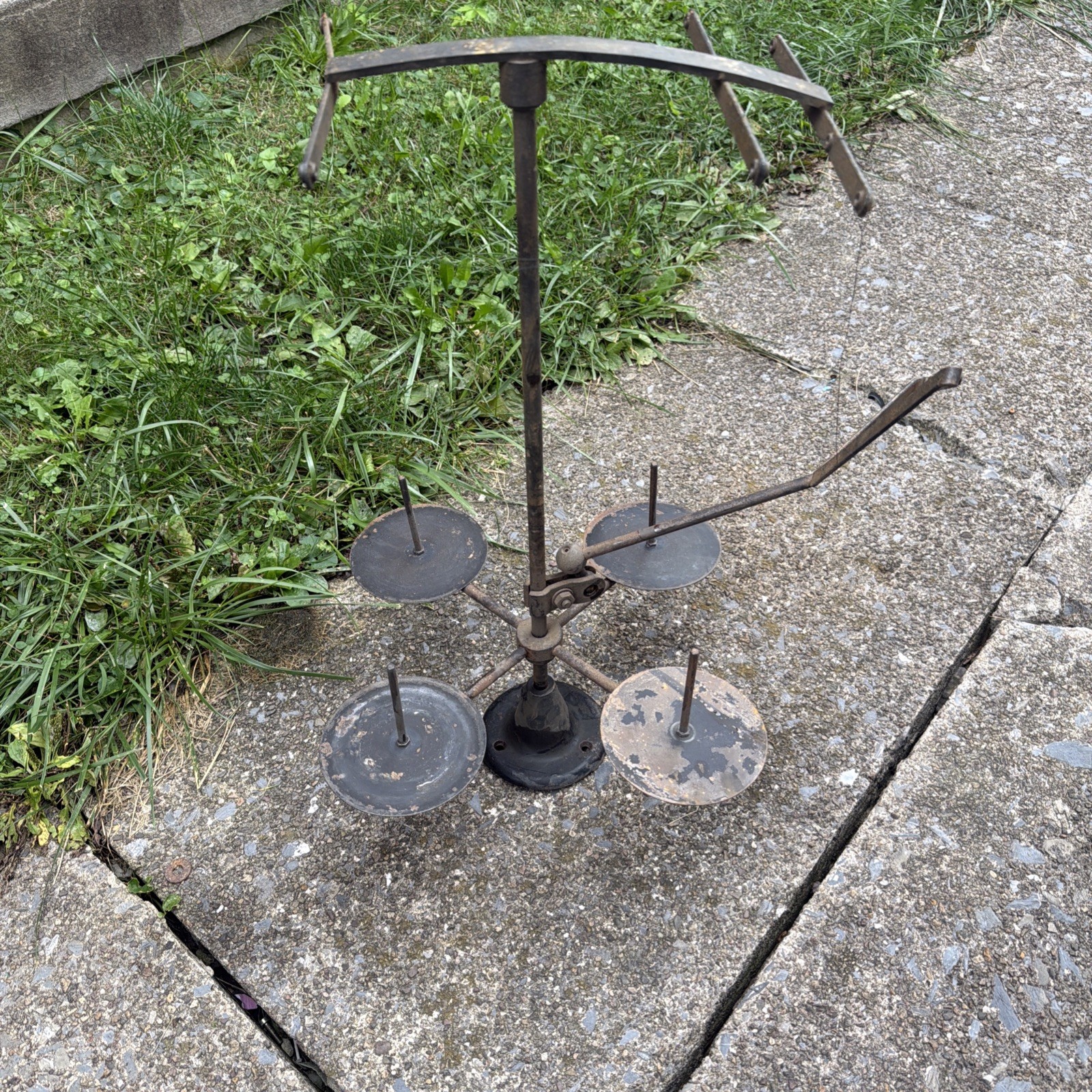 ANTIQUE UNION SPECIAL CAST IRON SEWING MACHINE STRING/THREAD HOLDER 
