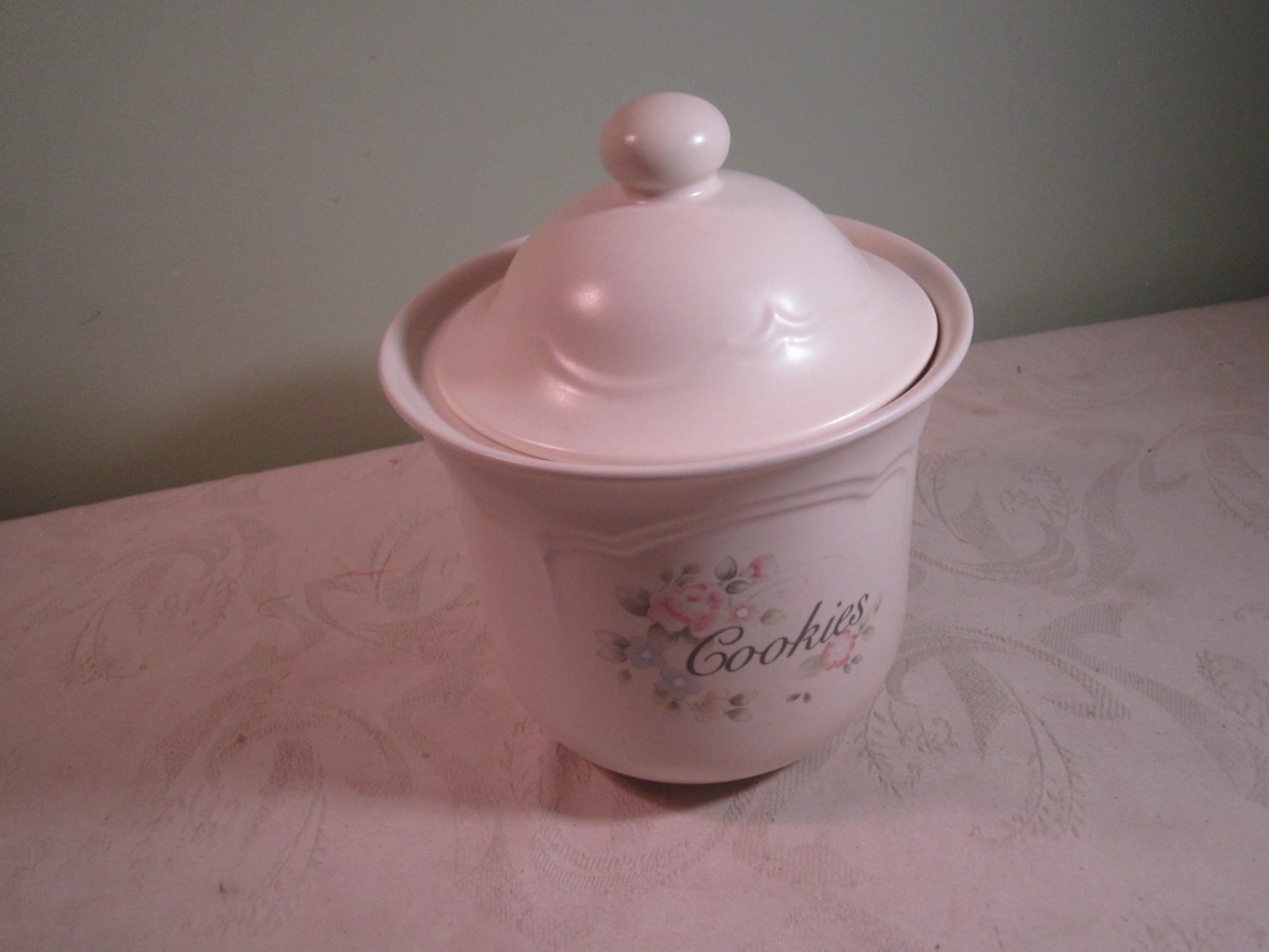 Pfaltzgraff Porcelain Stoneware Cookie Jar with Lid - Round - Cookies - USA Pfaltzgraff Porcelain Stoneware Cookie Jar with Lid - Round - Cookies - USA