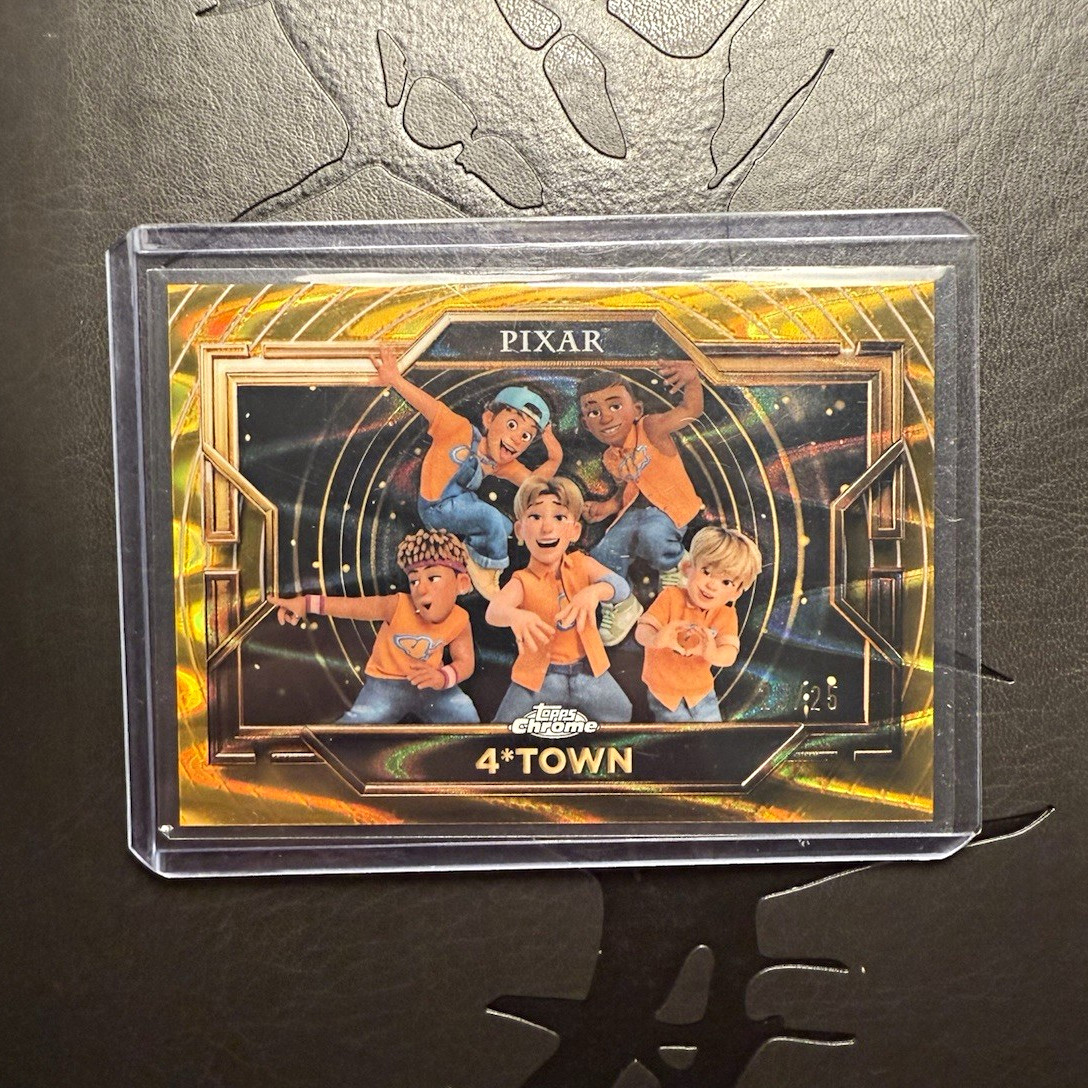 2025 Topps Pixar Gold 4*Town #90 20/25 Turning Red SSP Disney2025