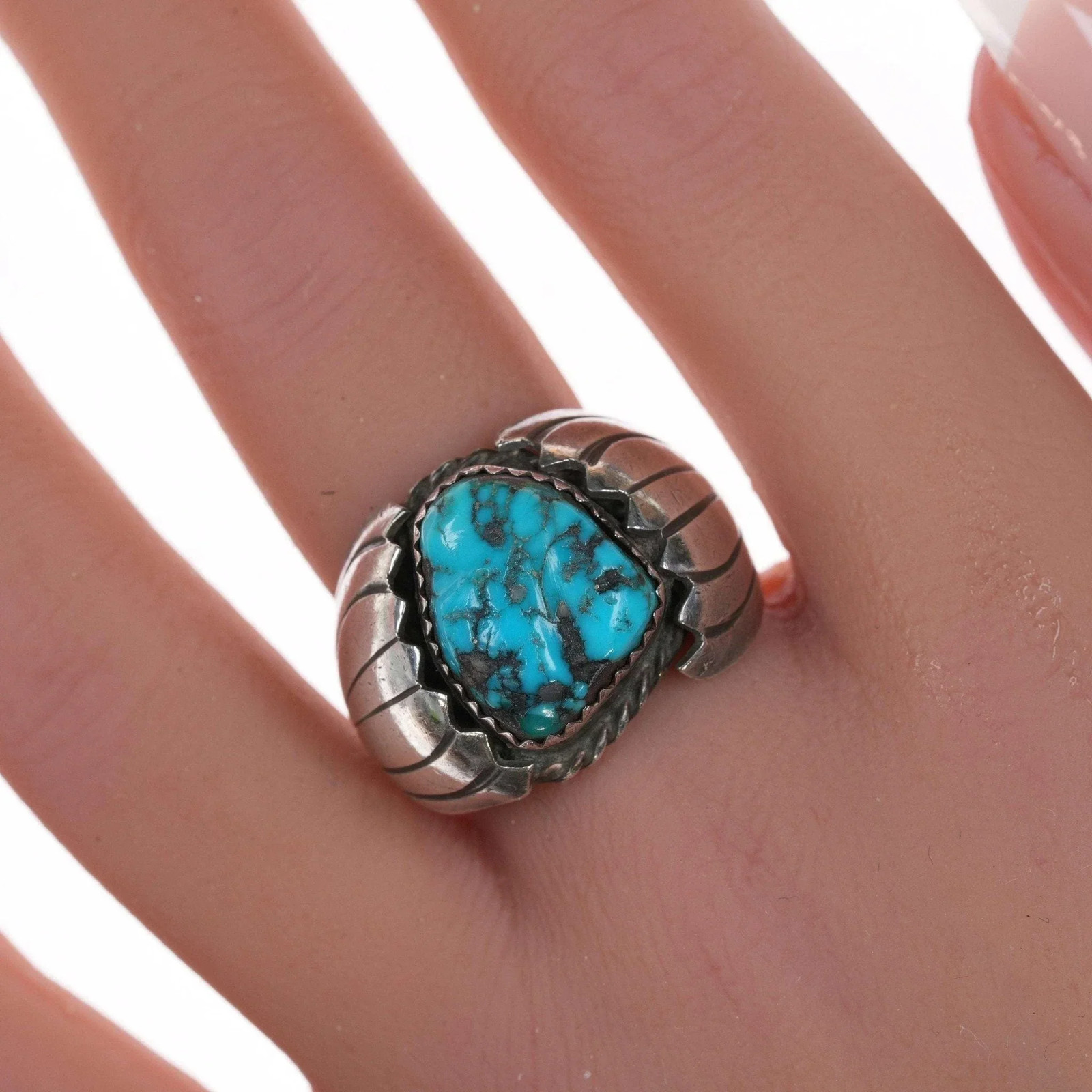 sz8.5 Vintage Navajo sterling silver and turquoise ring e sz8.5 Vintage Navajo sterling silver and turquoise ring e