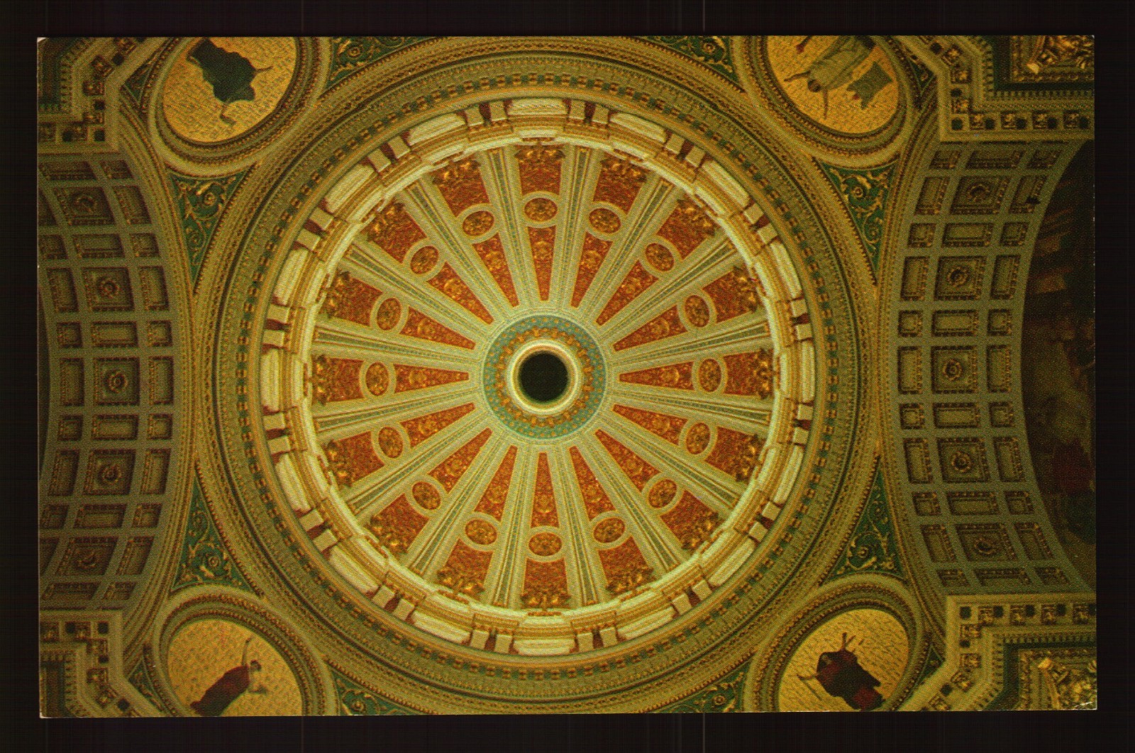 POSTCARD : PENNSYLVANIA - HARRISBURG PA - PA STATE CAPITOL BUILDING ROTUNDA DOME