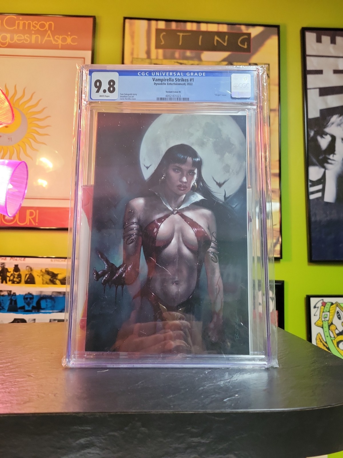 VAMPIRELLA STRIKES #1 CGC 9.8 Carla Cohen Virgin Variant Dynamite 2022 VAMPIRELLA STRIKES #1 CGC 9.8 Carla Cohen Virgin Variant Dynamite 2022