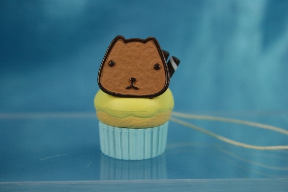 Bandai TRYWORKS Capybara-san Kapibarasan Dessert Figure Strap Cupcake