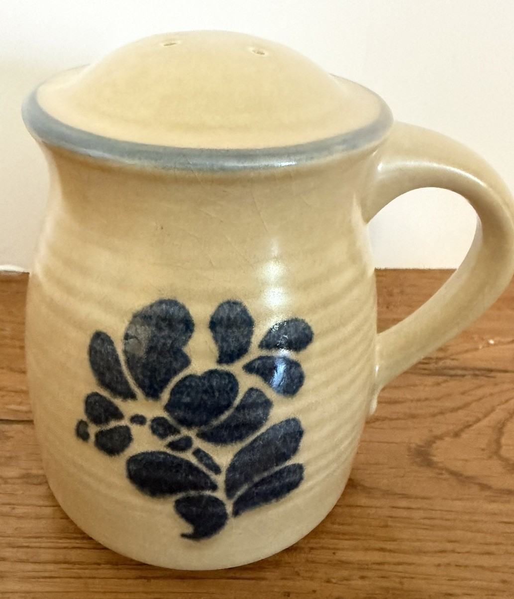 Vintage Pfaltzgraff Folk Art Stoneware Spice Shaker 056 Vintage Pfaltzgraff Folk Art Stoneware Spice Shaker 056