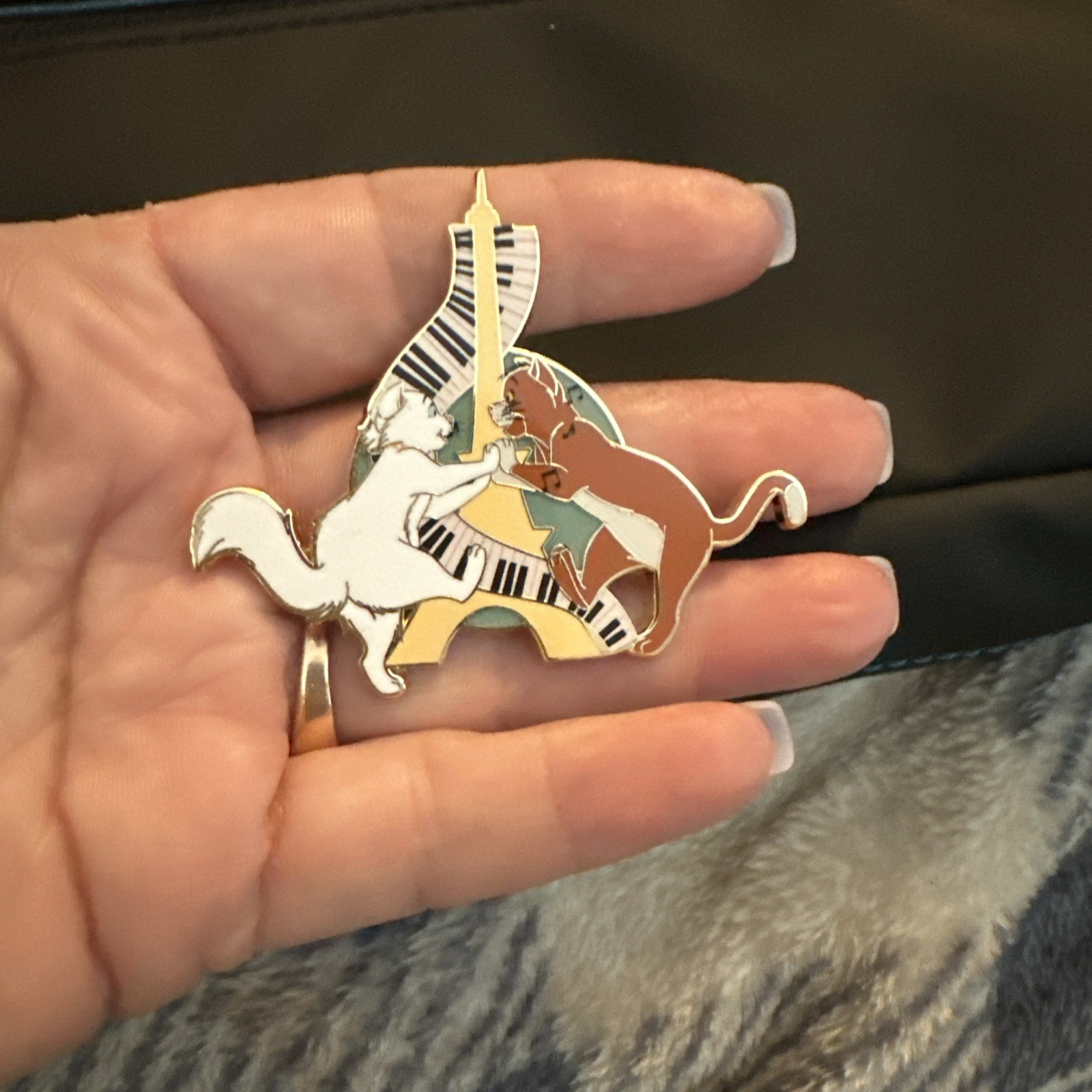 PALM Duchess and Thomas O’Malley LE 200 Pin Chaser Disney Aristocats Cool Cats