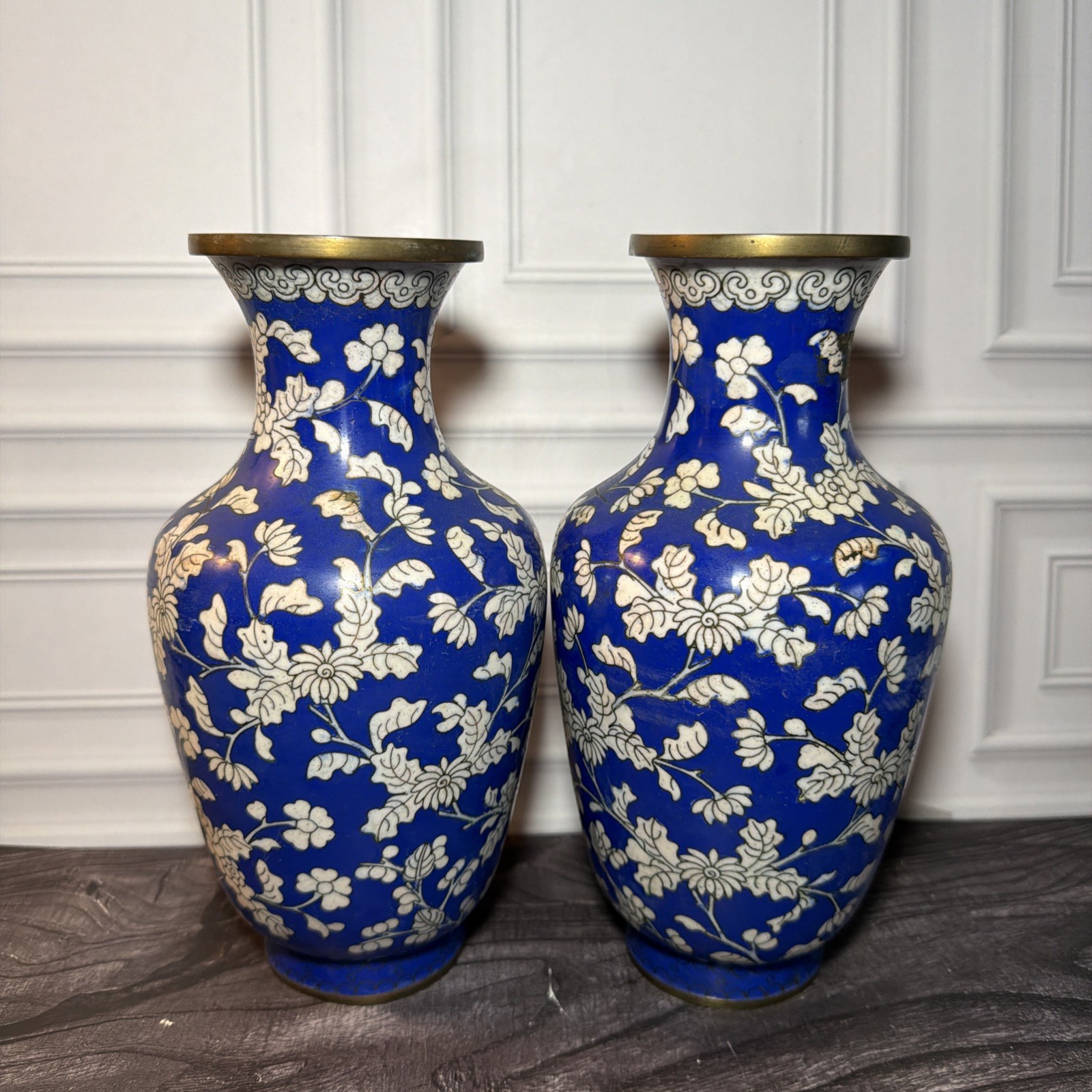 Pair Vintage Chinese Cloisonne Blue and White Floral Enamel Brass Vases 9