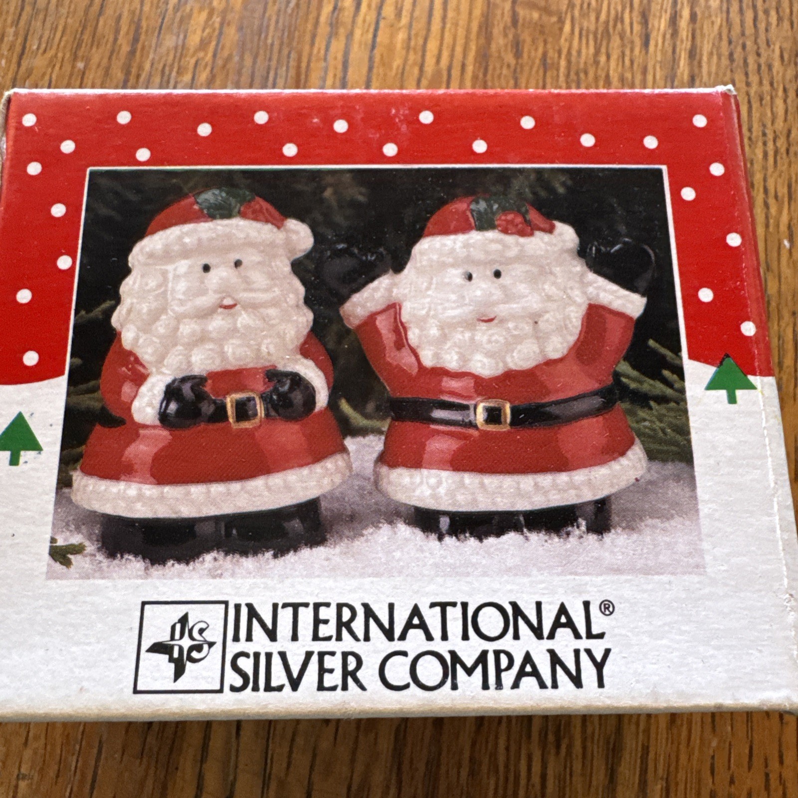 International Silver Company Santa Salt & Pepper Shaker Set Super Cute 🎄🎅🌲 International Silver Company Santa Salt & Pepper Shaker Set Super Cute 🎄🎅🌲