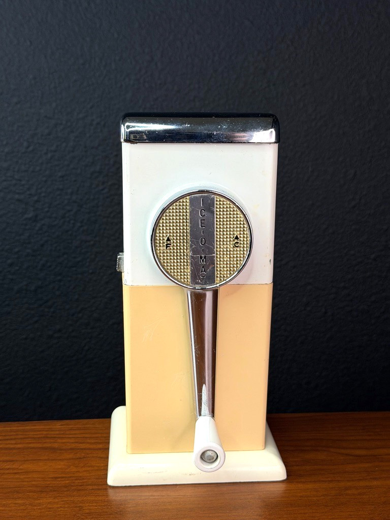 Vintage 1950s Rival Ice-O-Mat manual ice crusher two-tone cream white chrome MCM