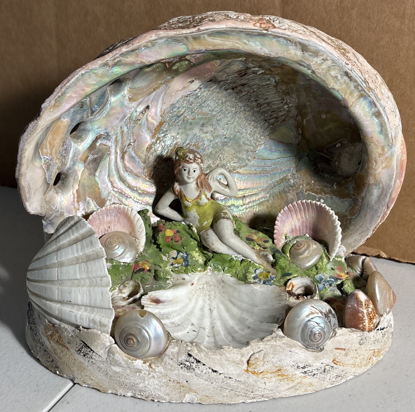 VINTAGE OLD SHELL  ART DISPLAY SOUVENIR WITH BATHING BEAUTY