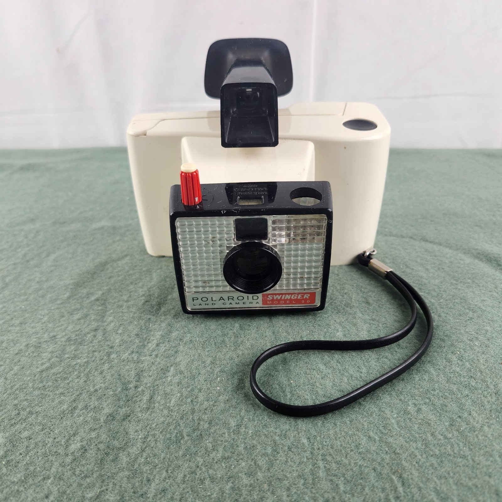 Vintage Polaroid Swinger Model 20 Land Camera – 1960s – Retro Display Piece Vintage Polaroid Swinger Model 20 Land Camera – 1960s – Retro Display Piece