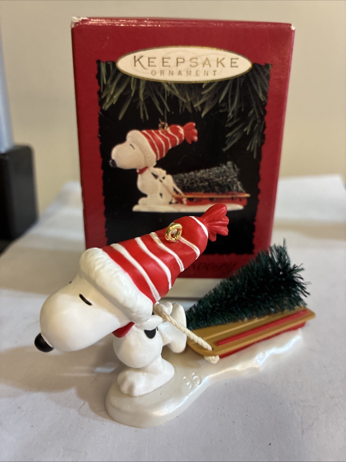 1996 Hallmark Keepsake Ornament - A Tree for Snoopy - Peanuts - Christmas CB