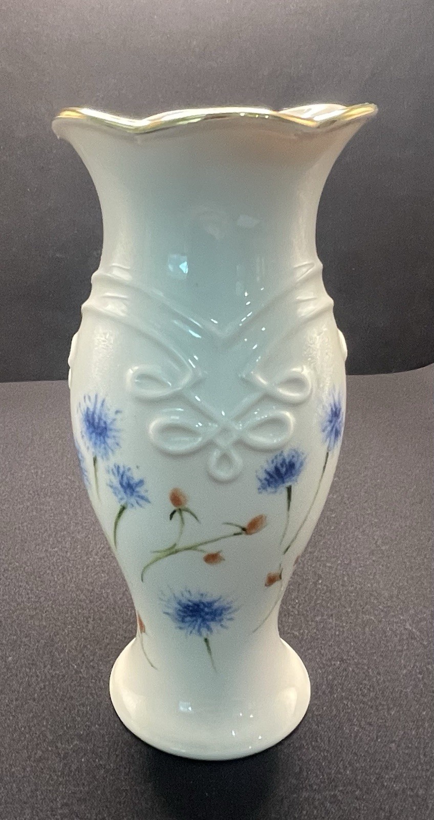 Lenox Bone China Floral Bud Vase 5”.  Beautiful. Excellent Condition.  Beautiful