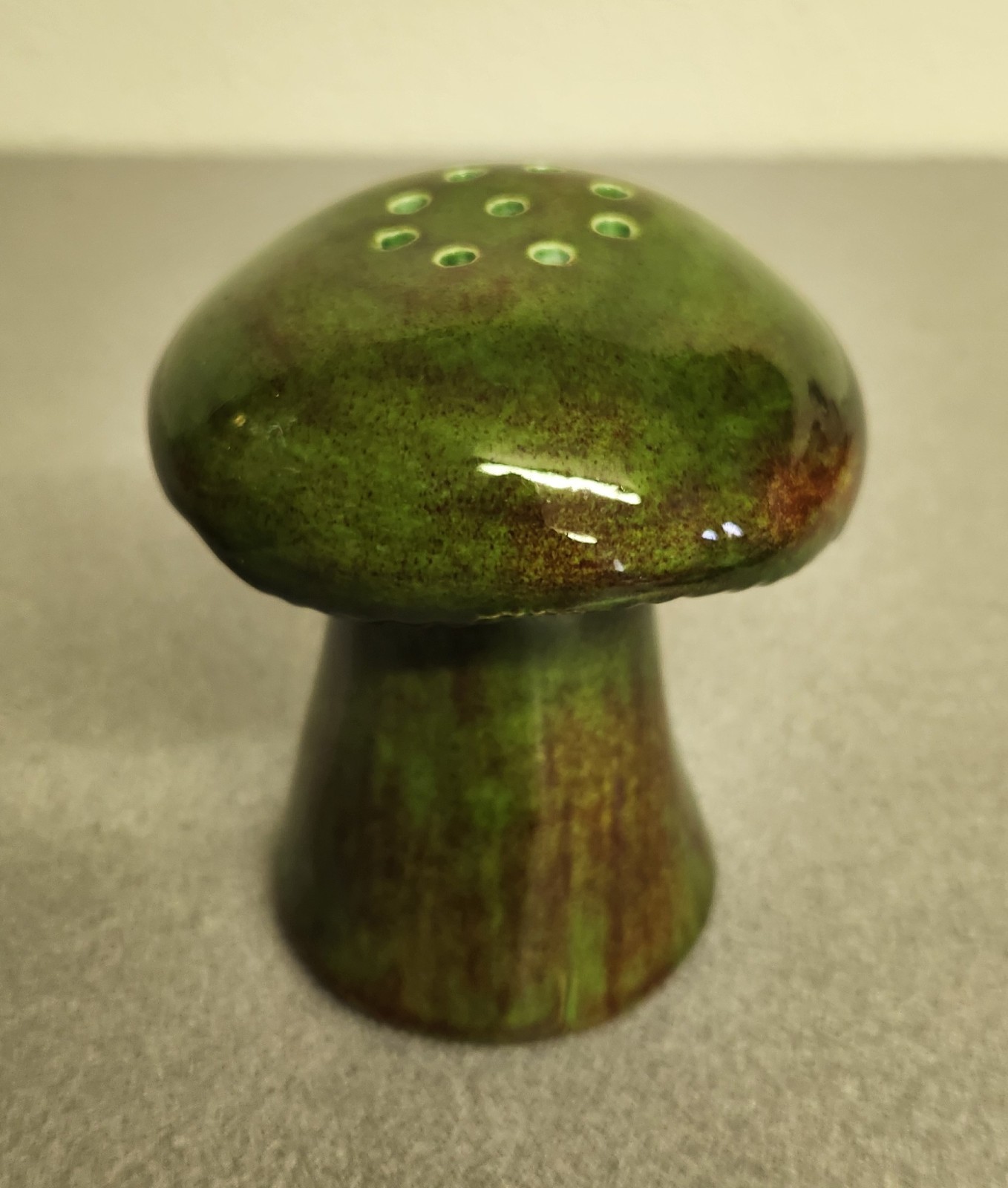 Large Vintage Arnels Ceramic Mushroom Toadstool Sugar Spice Shaker Green 4.5\