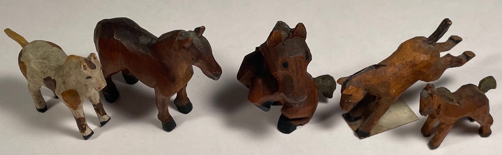 4 VINTAGE MINIATURE HAND CARVED WOOD HORSES FOLK ART