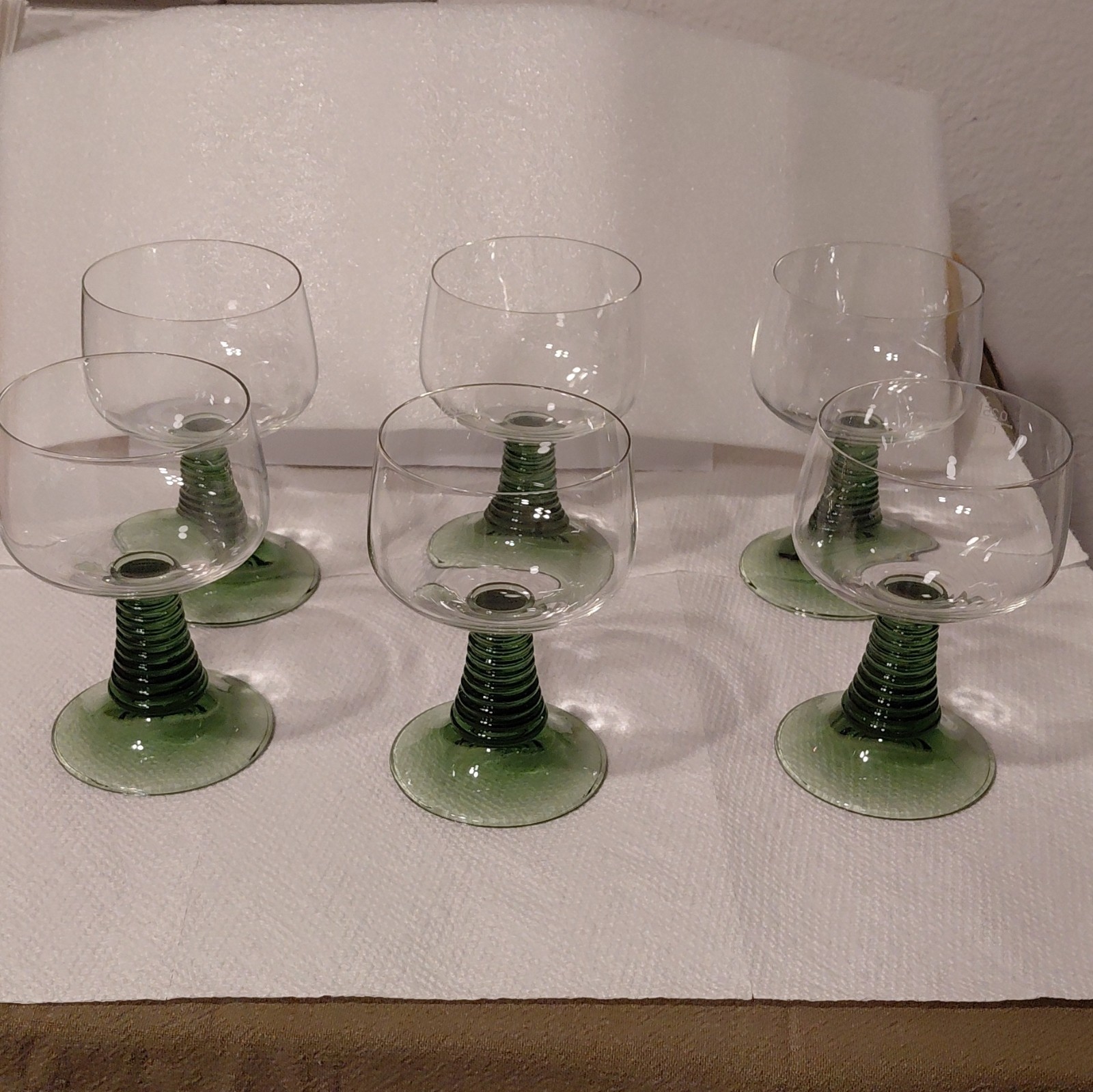 Set of 6 Vintage German Green Stem Beehive Wine Glasses. .25l z