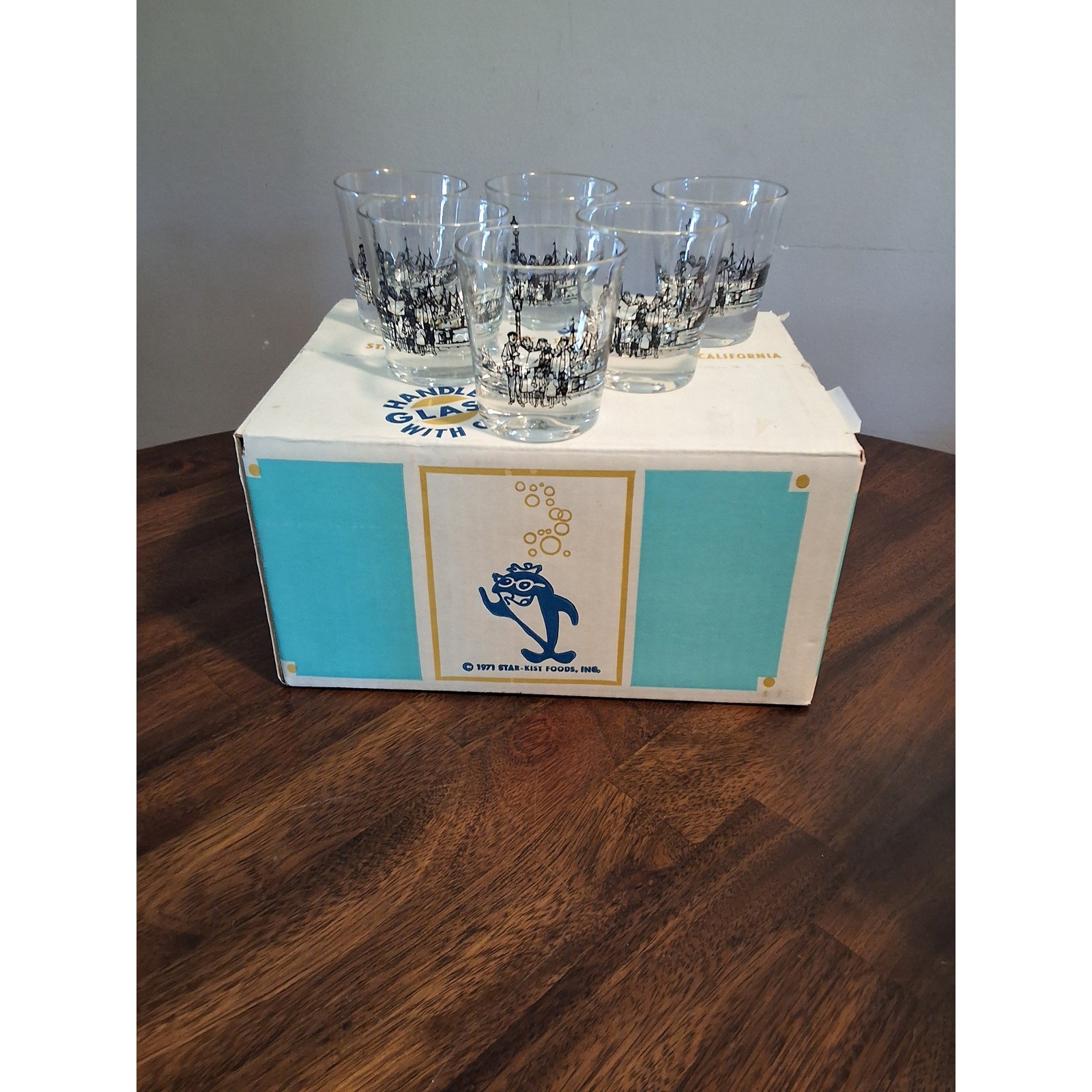 Vintage 1971 Star-Kist Charlie the Tuna Cityscape Glasses Set of 6 with Box Vintage 1971 Star-Kist Charlie the Tuna Cityscape Glasses Set of 6 with Box