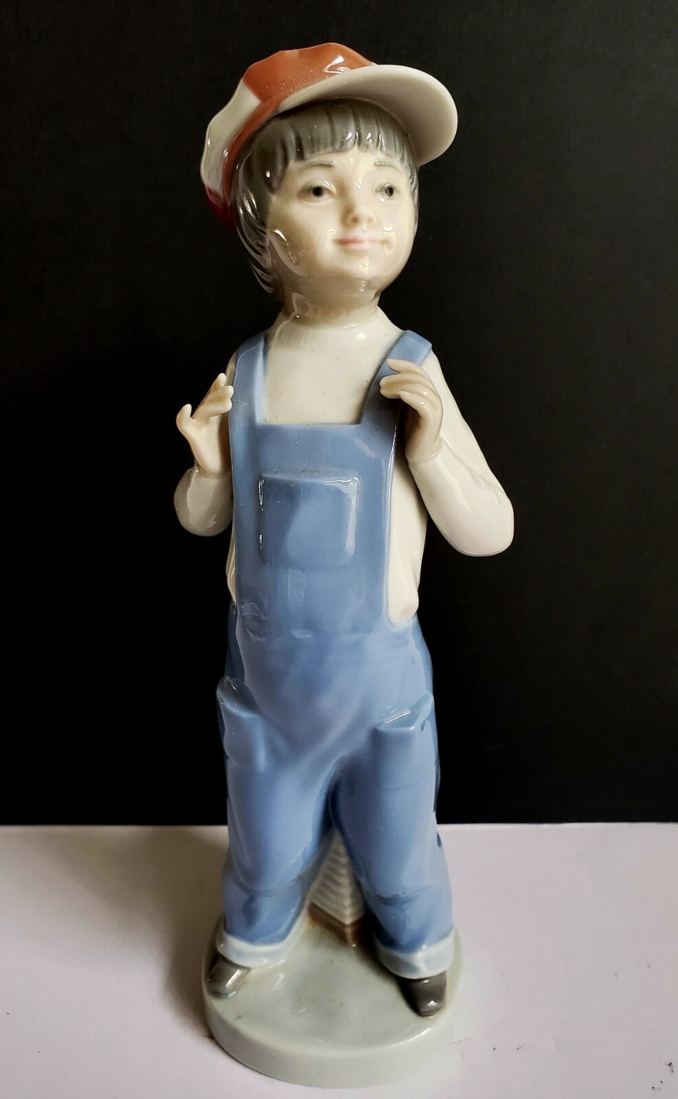 LLADRO Porcelain Boy From Madrid - 8.5\ LLADRO Porcelain Boy From Madrid - 8.5\