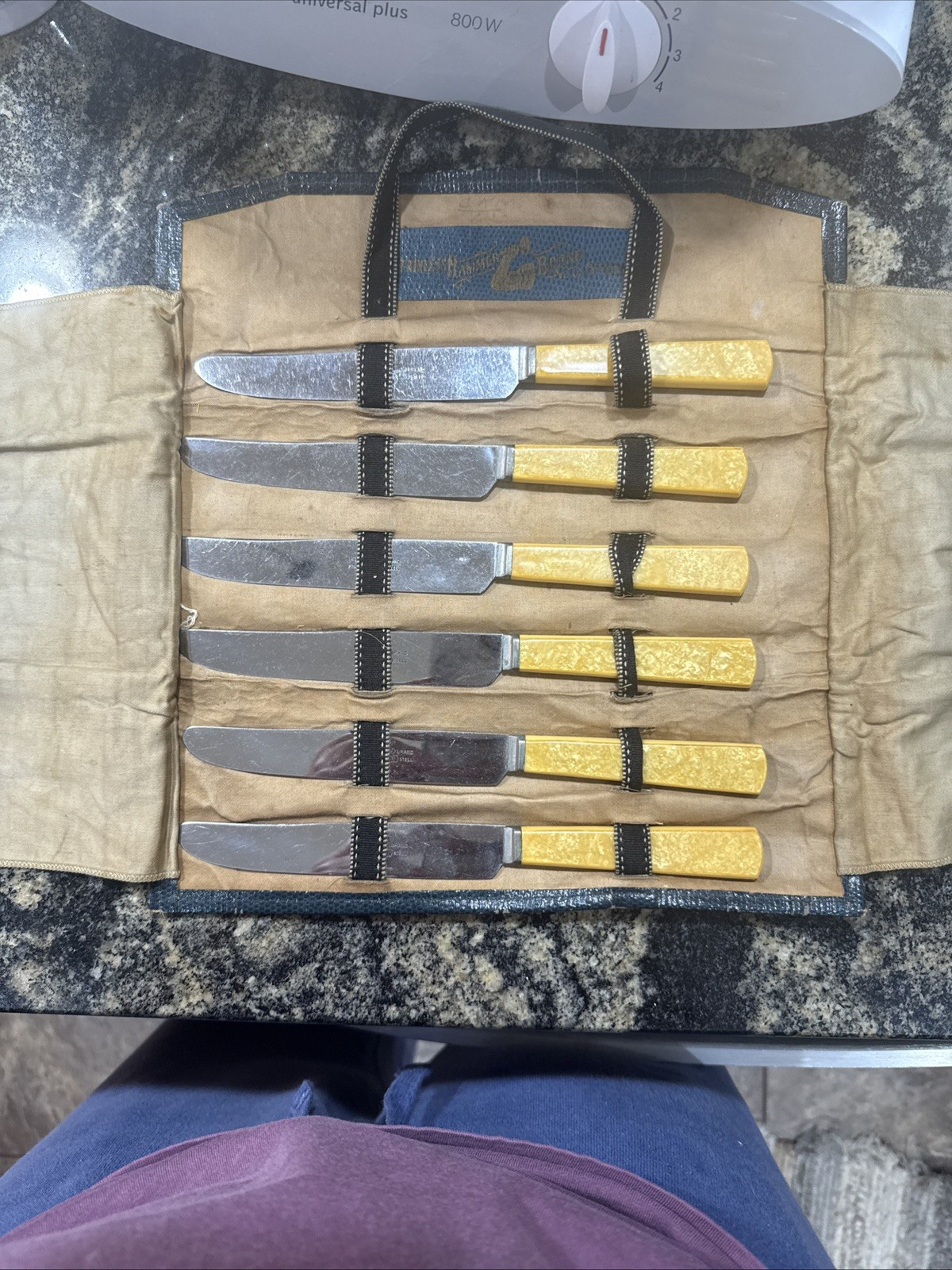 6 Vintage Hammer Brand Knives in Folding Case 6 Vintage Hammer Brand Knives in Folding Case
