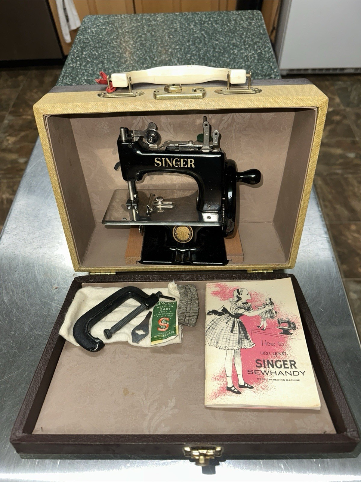 Vintage 50s Singer Sewhandy Model 20 Children’s Sewing Machine in Case MINTY🔥