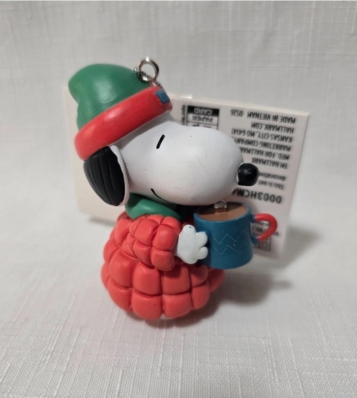 Hallmark Snoopy In Puffer Jacket With Cocoa Ornaments Brand New