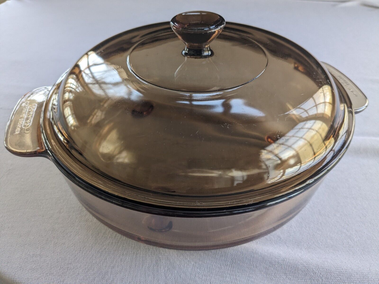 Corningware Visions USA Brown Glass Footed Covered Casserole/ Microwave  1.5 Qt