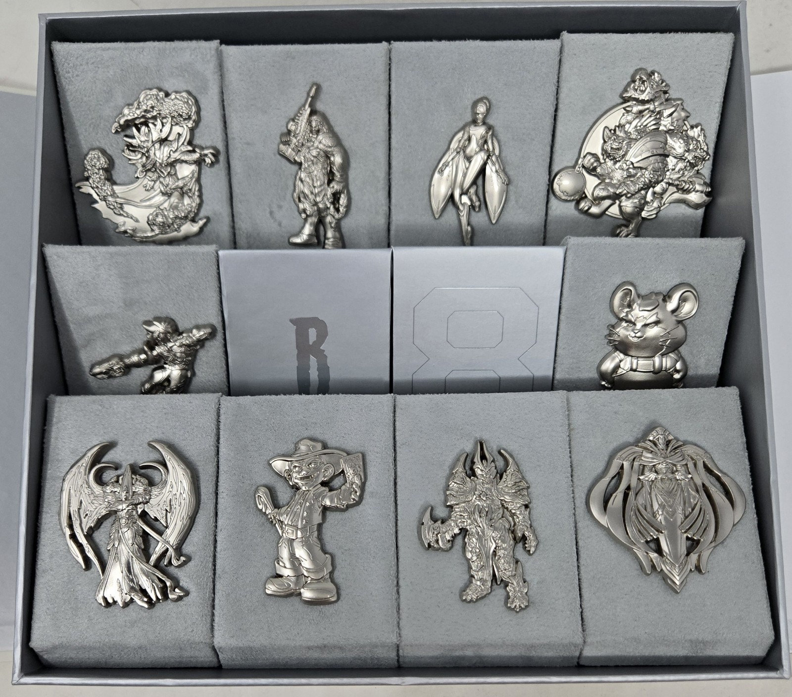 NWT Blizzcon \'20 Blizzard Series 7 Pin Platinum 10-Piece Figure Pin Box Set /500