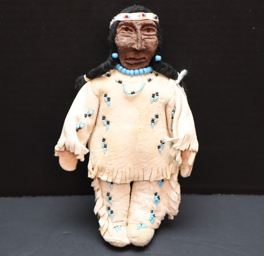 Antique NATIVE AMERICAN SIOUX Indian Beaded Apple head Leather Hide Doll 7\