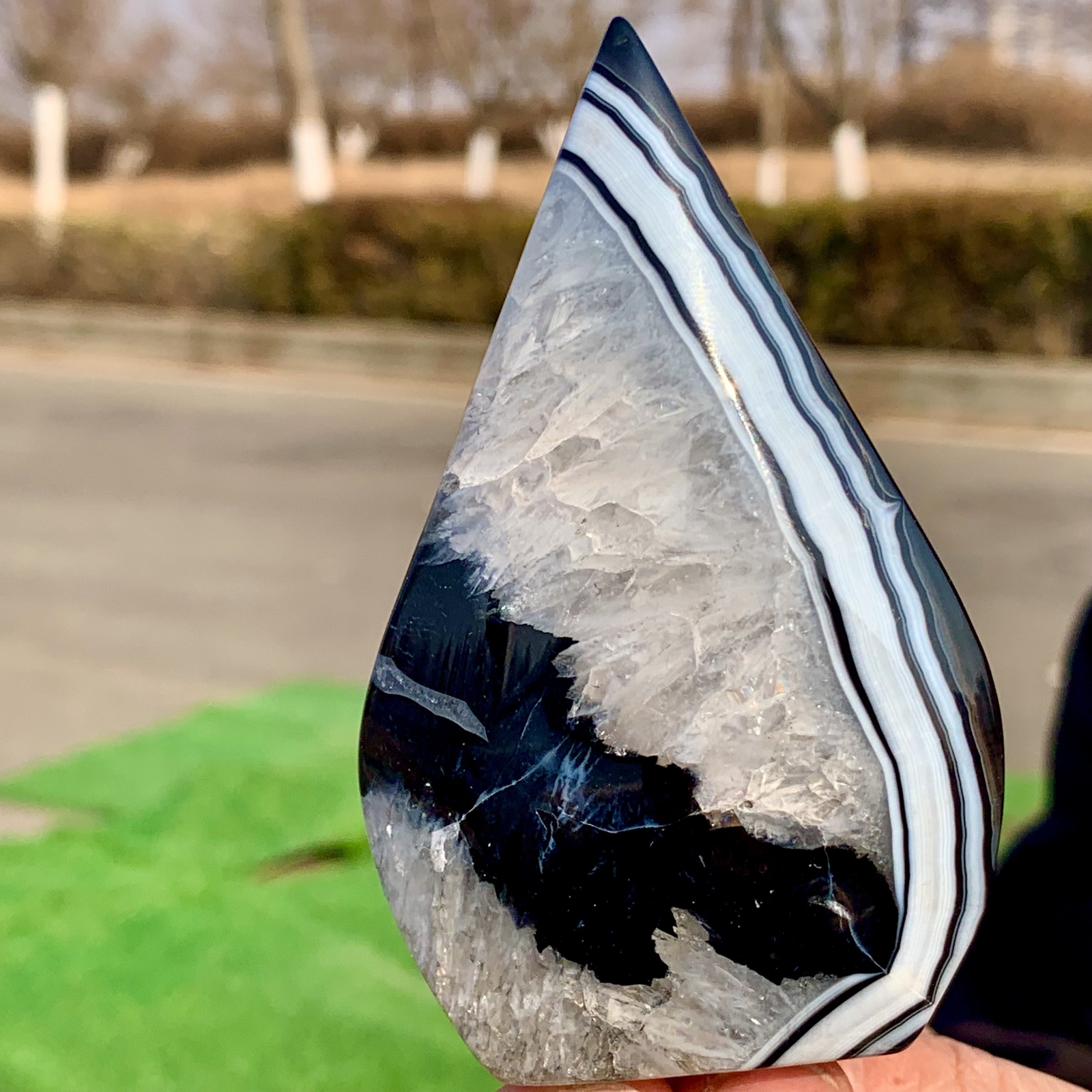 152G Natural black striped agate crystal Drop  shaped quartz healing