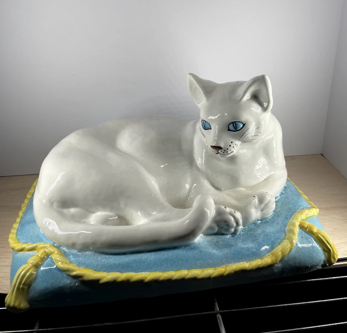 VTG Majolica Porcelain Cat Blue eyes on blue and yellow pillow sculpture VTG Majolica Porcelain Cat Blue eyes on blue and yellow pillow sculpture