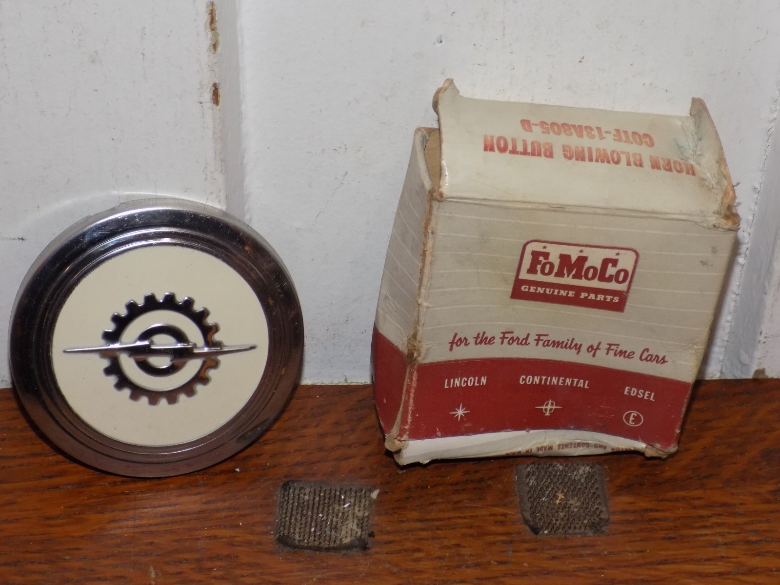 Vintage FOMOCO Ford Horn Blowing Button in Box Vintage FOMOCO Ford Horn Blowing Button in Box