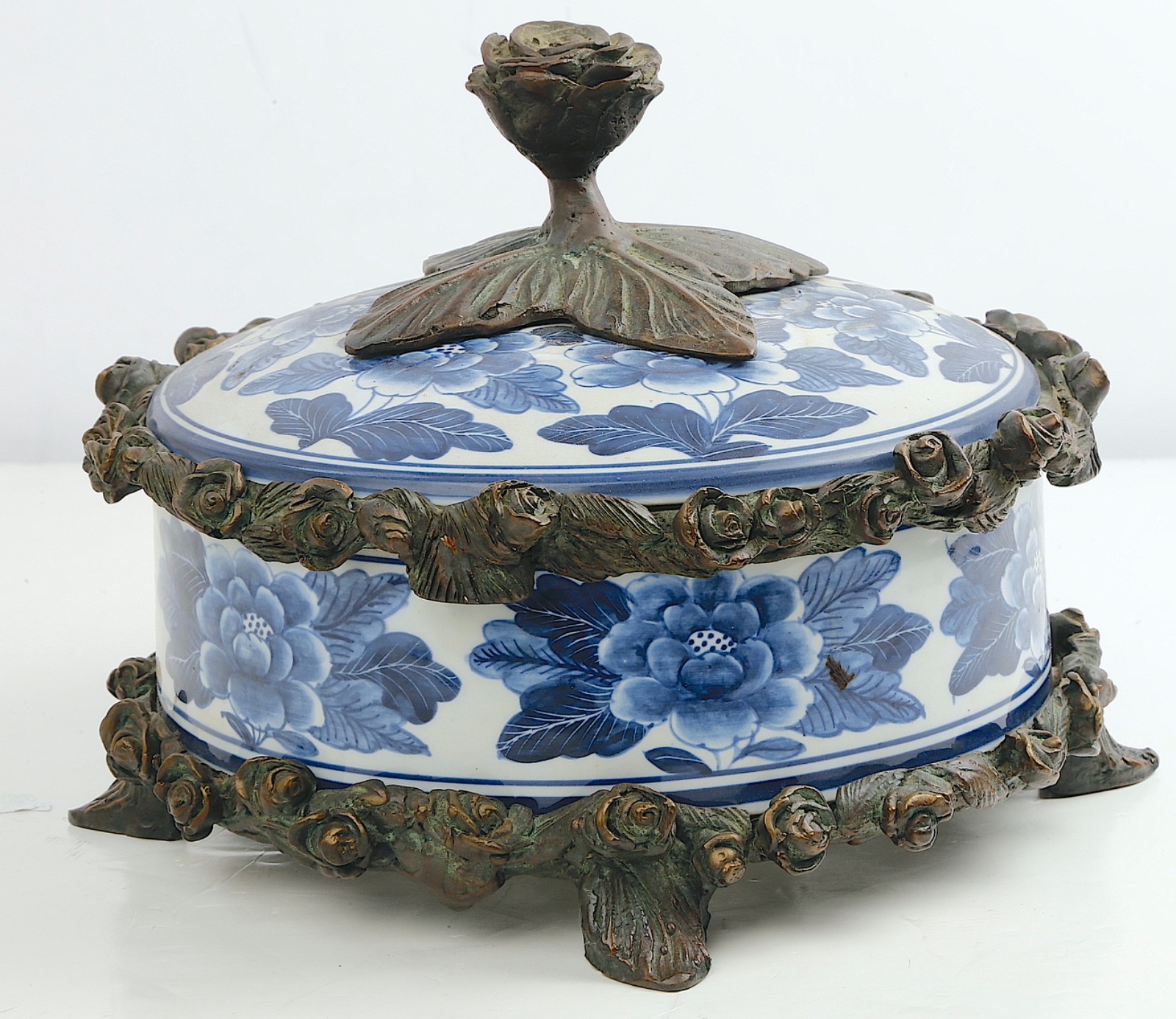 Maitland Smith Hand Painted Porcelain Box Brass Ormolu Floral Rose Trinket Dish Maitland Smith Hand Painted Porcelain Box Brass Ormolu Floral Rose Trinket Dish