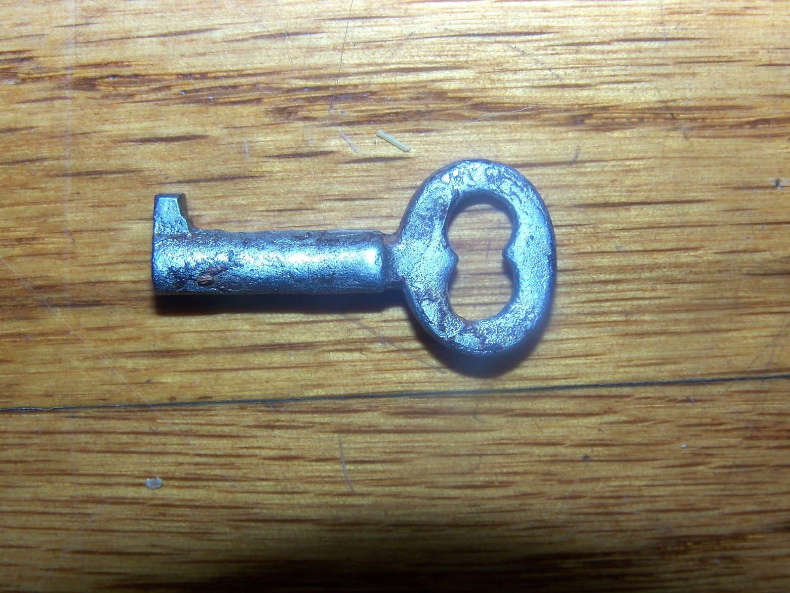 Antique Vintage Tiny Sewing, trinket, jewelry box hollow barrel key -  