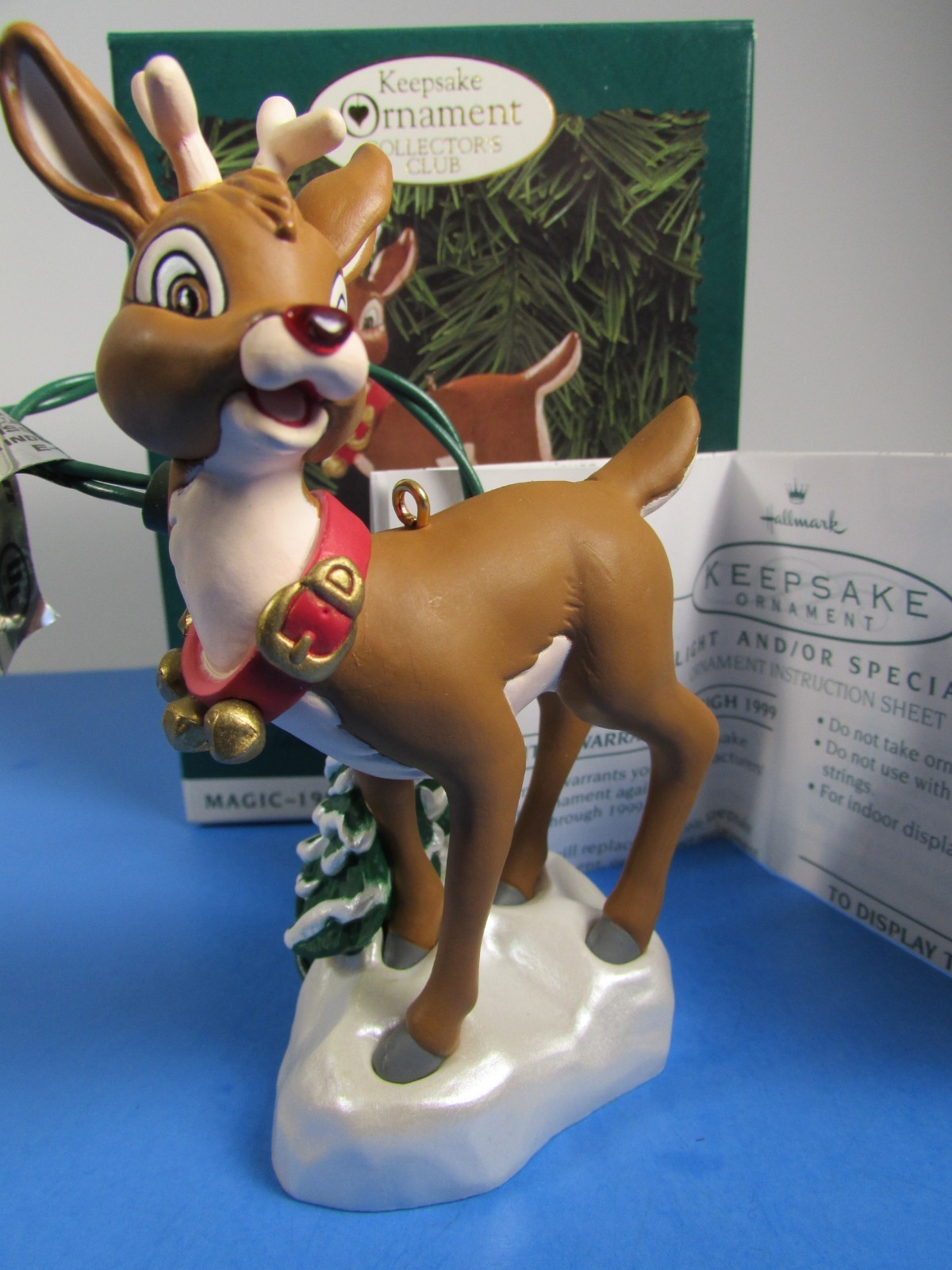 1996 Keepsake Magic Member Ornament RUDOLPH THE RED NOSED REINDEER **VIDEO** 1996 Keepsake Magic Member Ornament RUDOLPH THE RED NOSED REINDEER **VIDEO**