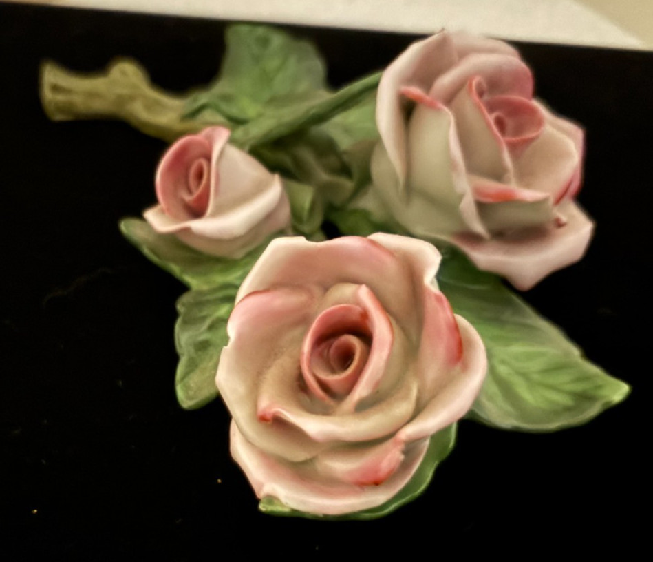 PINK VINTAGE ROSES HAND PAINTED IN HEREND, HUNGARY, 6 1/4\ PINK VINTAGE ROSES HAND PAINTED IN HEREND, HUNGARY, 6 1/4\