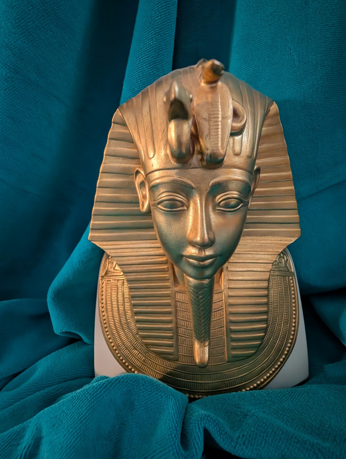 Lenox 1978 Metropolitan Museum Limited Edition Gold Mask of King Tutankhamun Lenox 1978 Metropolitan Museum Limited Edition Gold Mask of King Tutankhamun