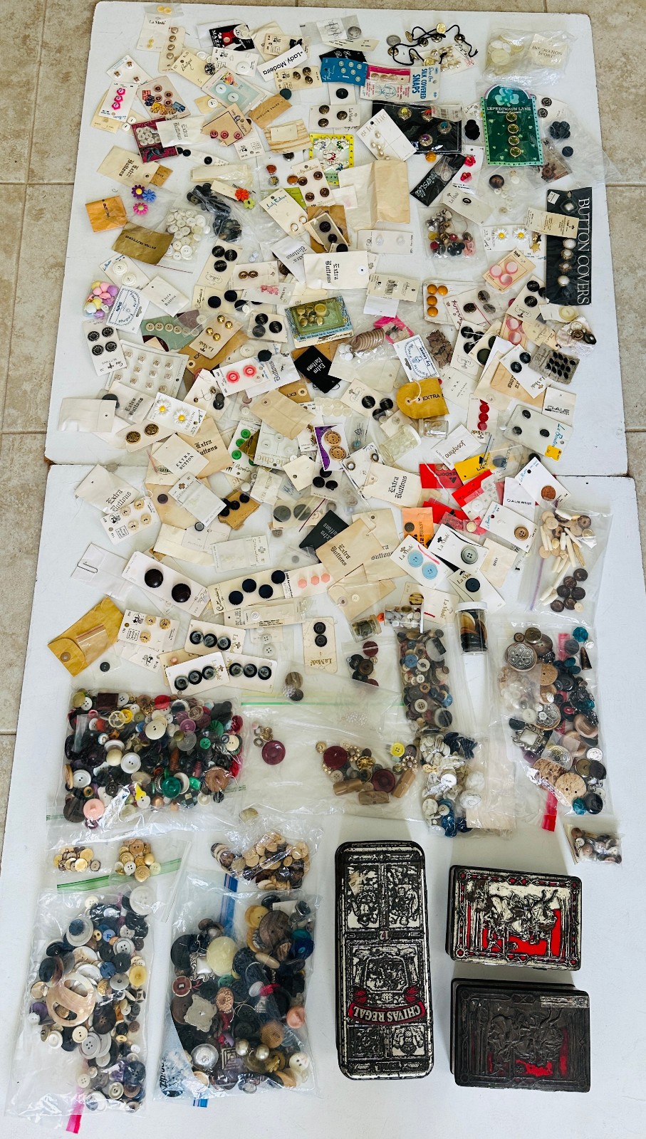 15+ lbs Button Lot Vintage Mixed Wood Pearl Bakelite Celluloid Metal New & Used 15+ lbs Button Lot Vintage Mixed Wood Pearl Bakelite Celluloid Metal New & Used