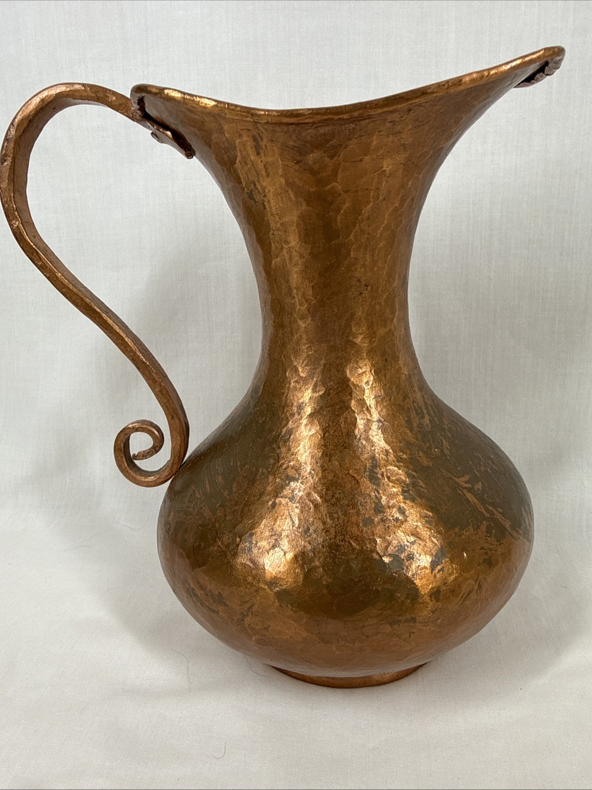 Vtg Hand Hammered Copper Pitcher/Vase Made in Mexico 8” Tall EUC