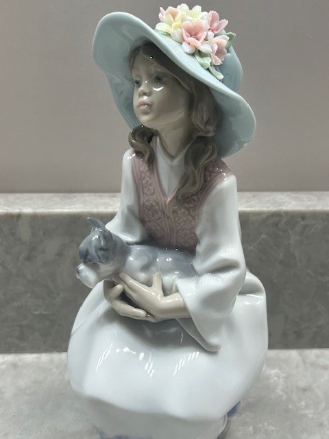 Lladro “Daydreams” 6400 Beautiful  RARE Retired, No Box, Excellent