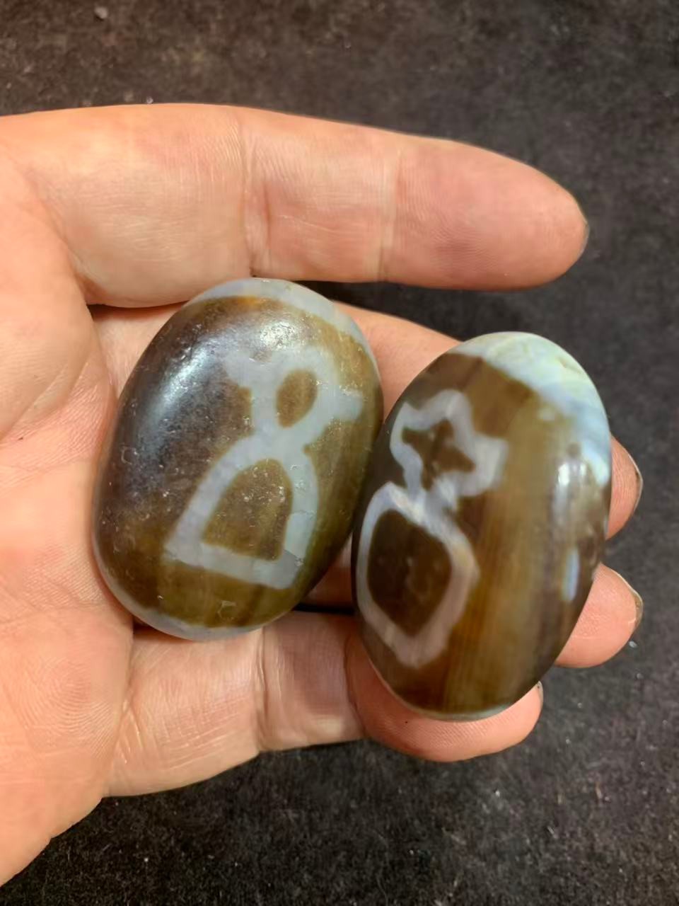 2Pcs Lovely Tibetan Natural Agate Dzi *Wealth God* Oval Flat 2Holes Beads