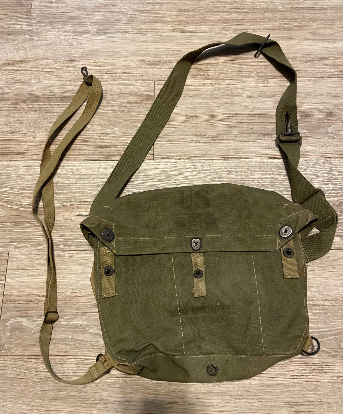 WW2 US Army Military M6 Lightweight Service Gas Mask Bag Shoulder Strap Vintage WW2 US Army Military M6 Lightweight Service Gas Mask Bag Shoulder Strap Vintage