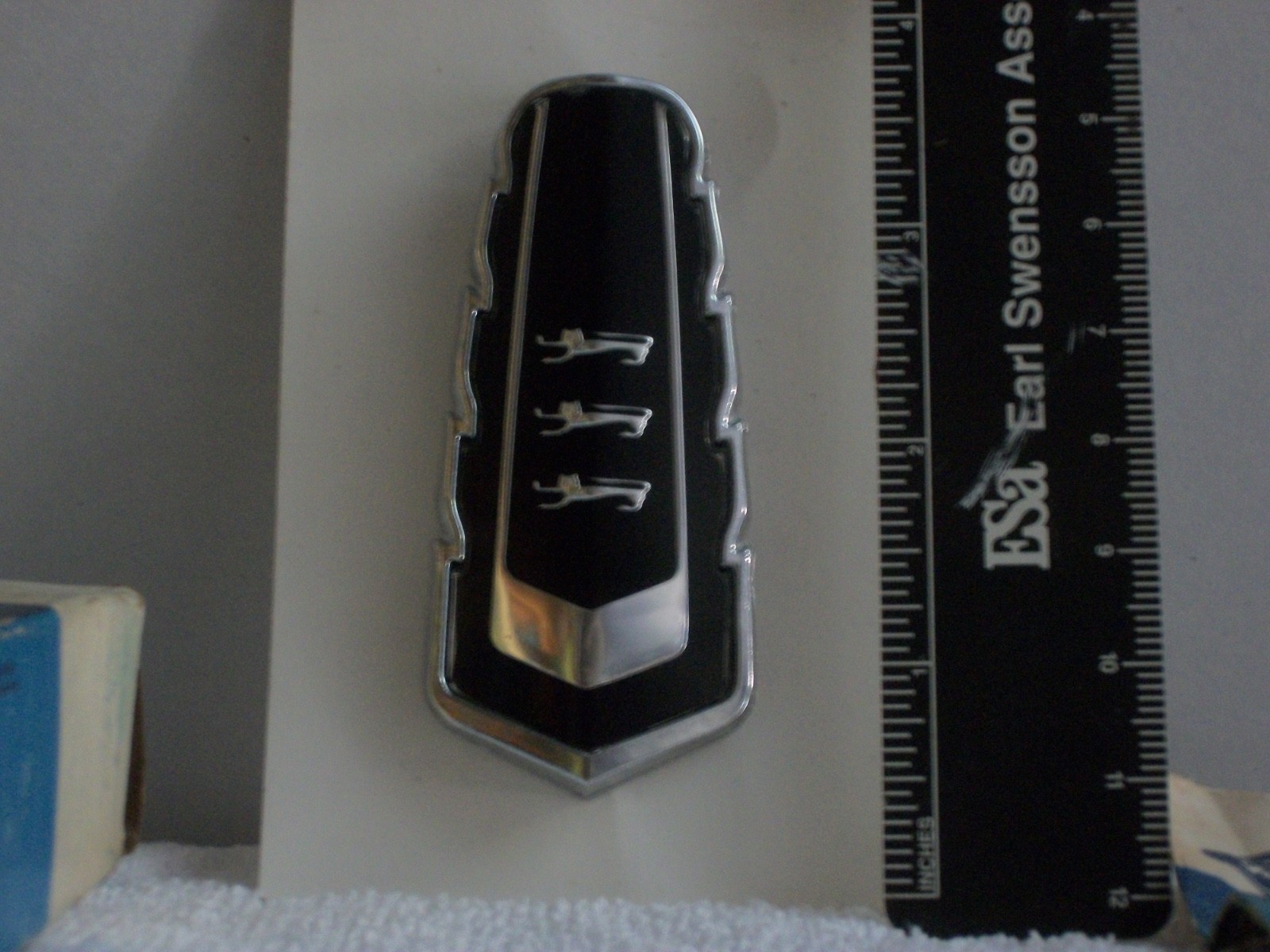 1975/76 FORD LTD LANDAU NOS HOOD AND 1 SIDE ORNAMENT 1975/76 FORD LTD LANDAU NOS HOOD AND 1 SIDE ORNAMENT