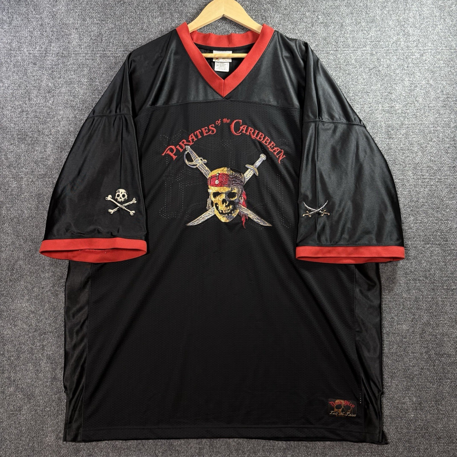 VTG Pirates of the Caribbean Captain Jack Football Men’s 2XL Black Walt Disney