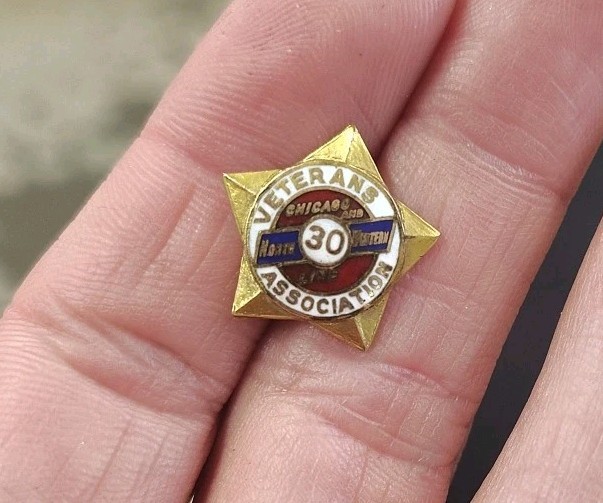 Vintage C&NW Chicago & Northwestern Railway Veterans ASSN Service Pin 30 Years
