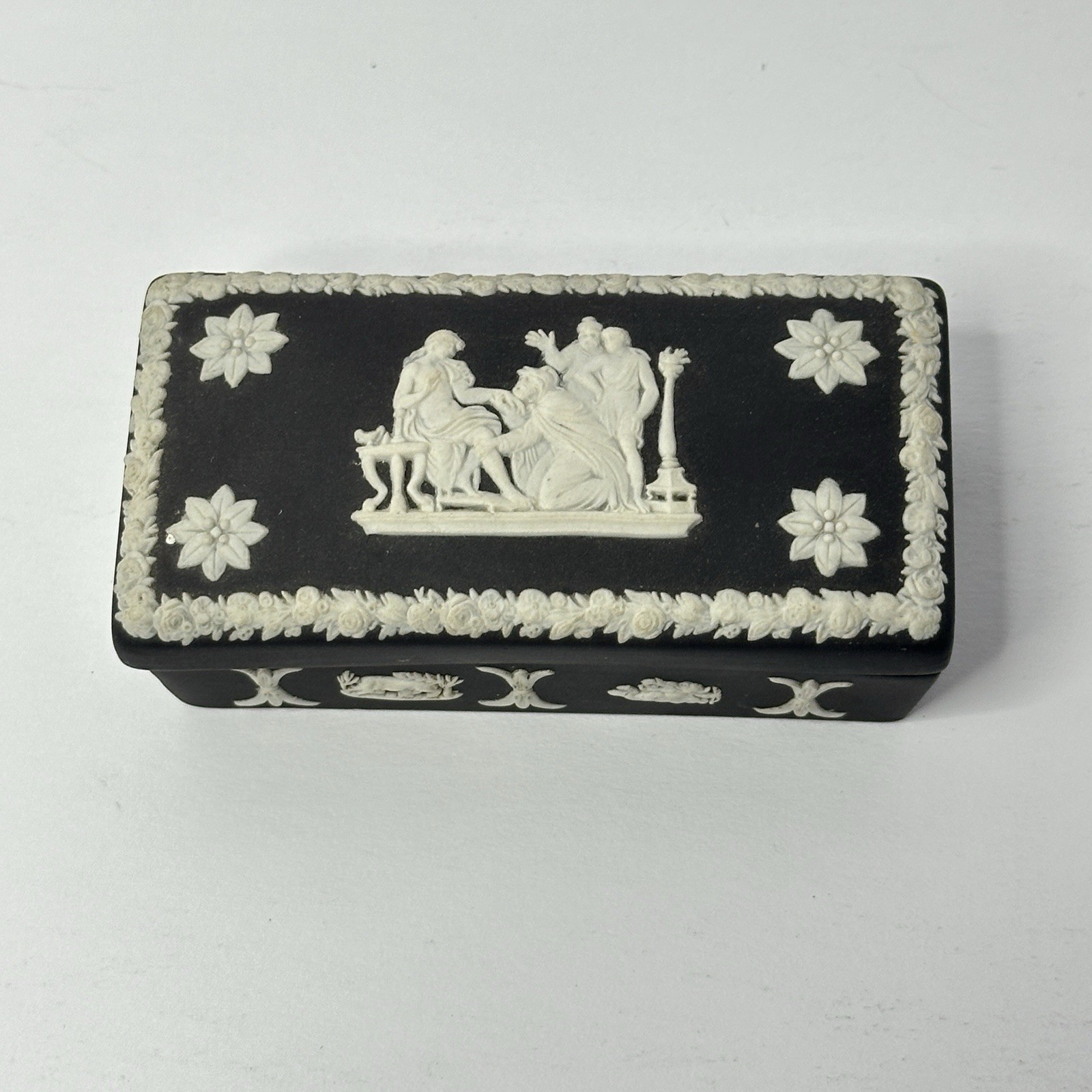 Vintage Wedgwood Black Jasperware Oblong Rectangle Trinket Jewelry Box Home Deco Vintage Wedgwood Black Jasperware Oblong Rectangle Trinket Jewelry Box Home Deco