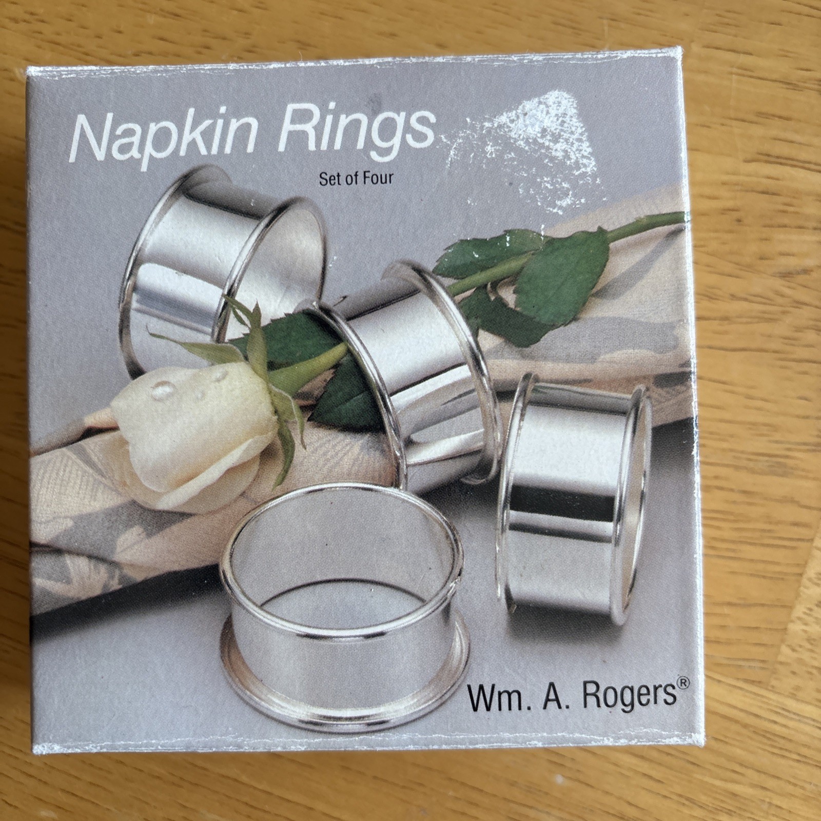 Vintage NEW IN BOX Wm. A Rogers SILVERPLATE NAPKIN RINGS Set of 4