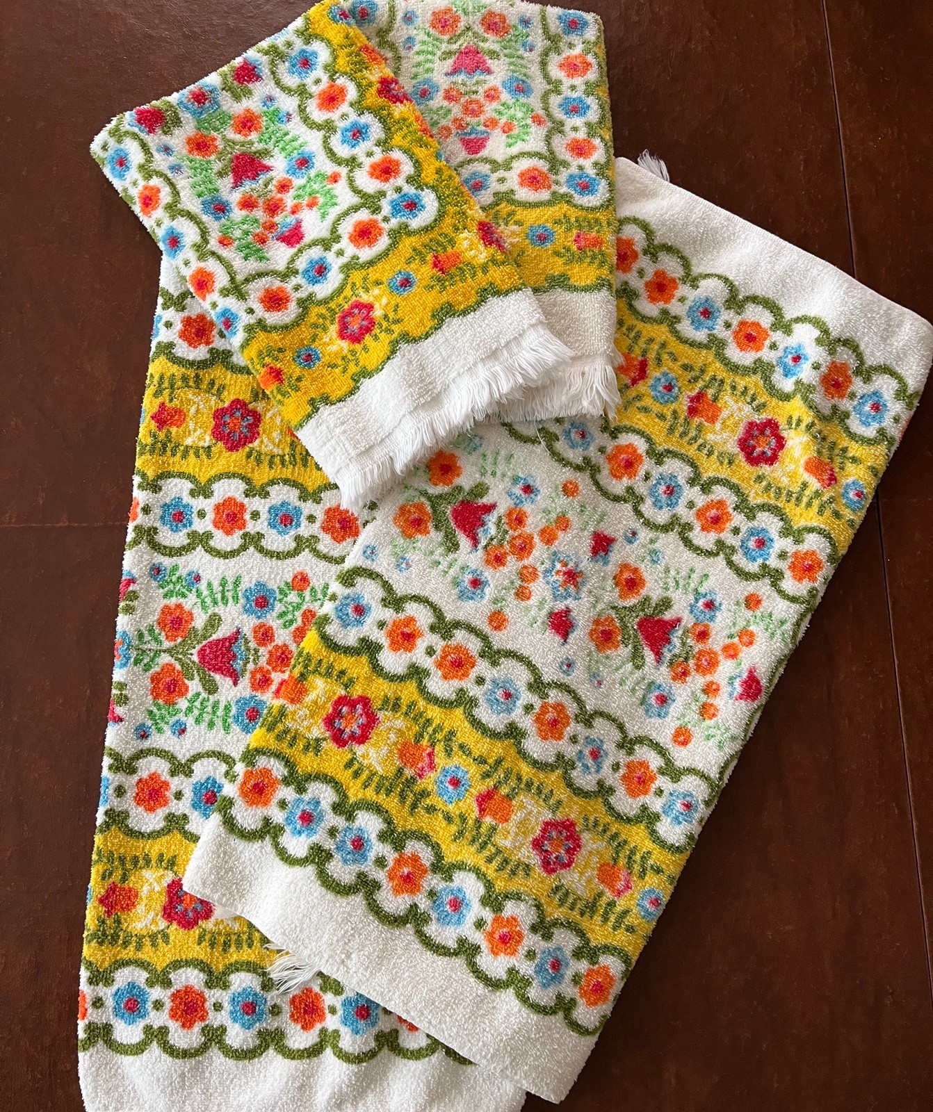 Vintage 4 pc. Set Flower Power 70's Bath Towels Hand Towels St. Mary's Boho Mod Vintage 4 pc. Set Flower Power 70's Bath Towels Hand Towels St. Mary's Boho Mod