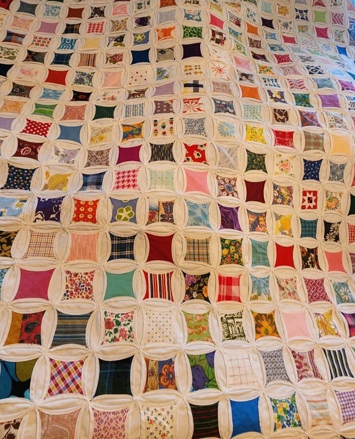 VTG 1960s 70s CATHEDRAL WINDOW QUILT HANDMADE 80 X 80 RETRO FABRICS ON WHITE