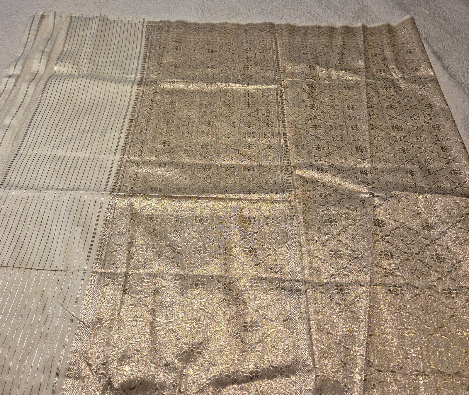 Beautiful Metallic Gold & Ivory Silk India Cloth 42\