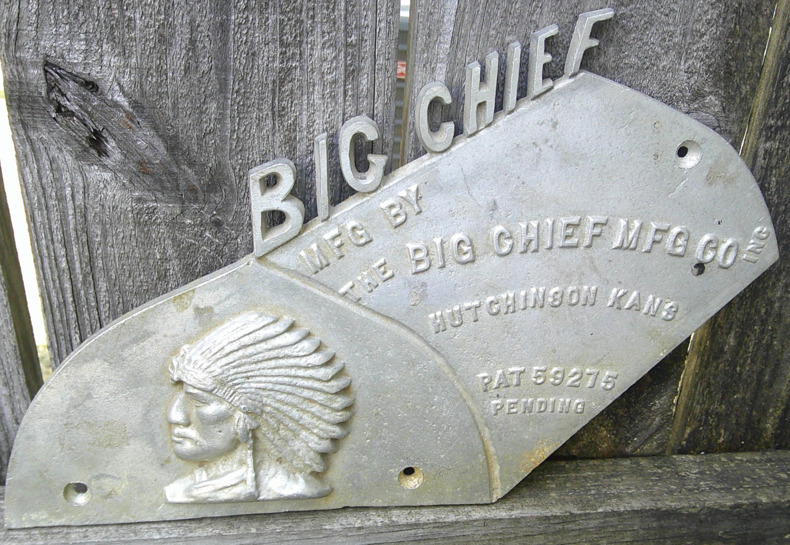VINTAGE BIG CHIEF MFG CO. CAST ALUMINUM INDIAN PLAQUE SIGN HUTCHINSON KANSAS VINTAGE BIG CHIEF MFG CO. CAST ALUMINUM INDIAN PLAQUE SIGN HUTCHINSON KANSAS
