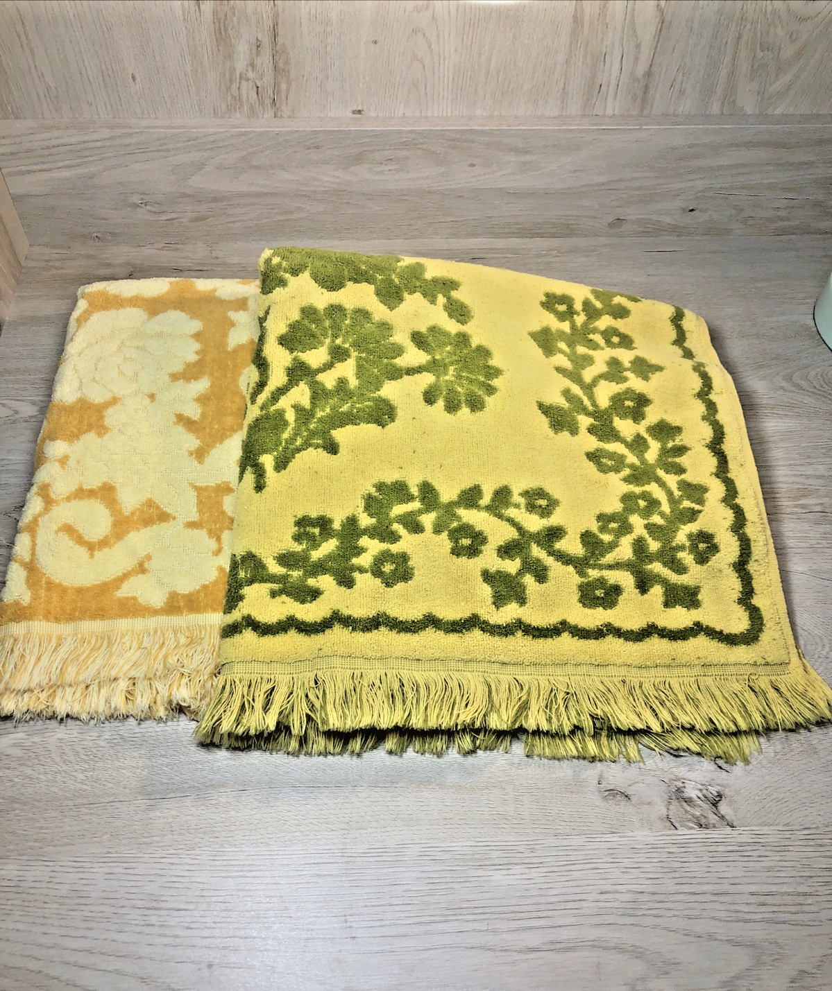 S/2 Vintage 70s CANNON MONTICELLO Sculpted Floral Fringe Bath Towels Made USA